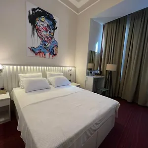  Otel Rafinn